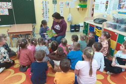 Dziękujemy mamie Kornelki za systematyczne włączanie się do akcji ,,Cała Polska czyta dzieciom